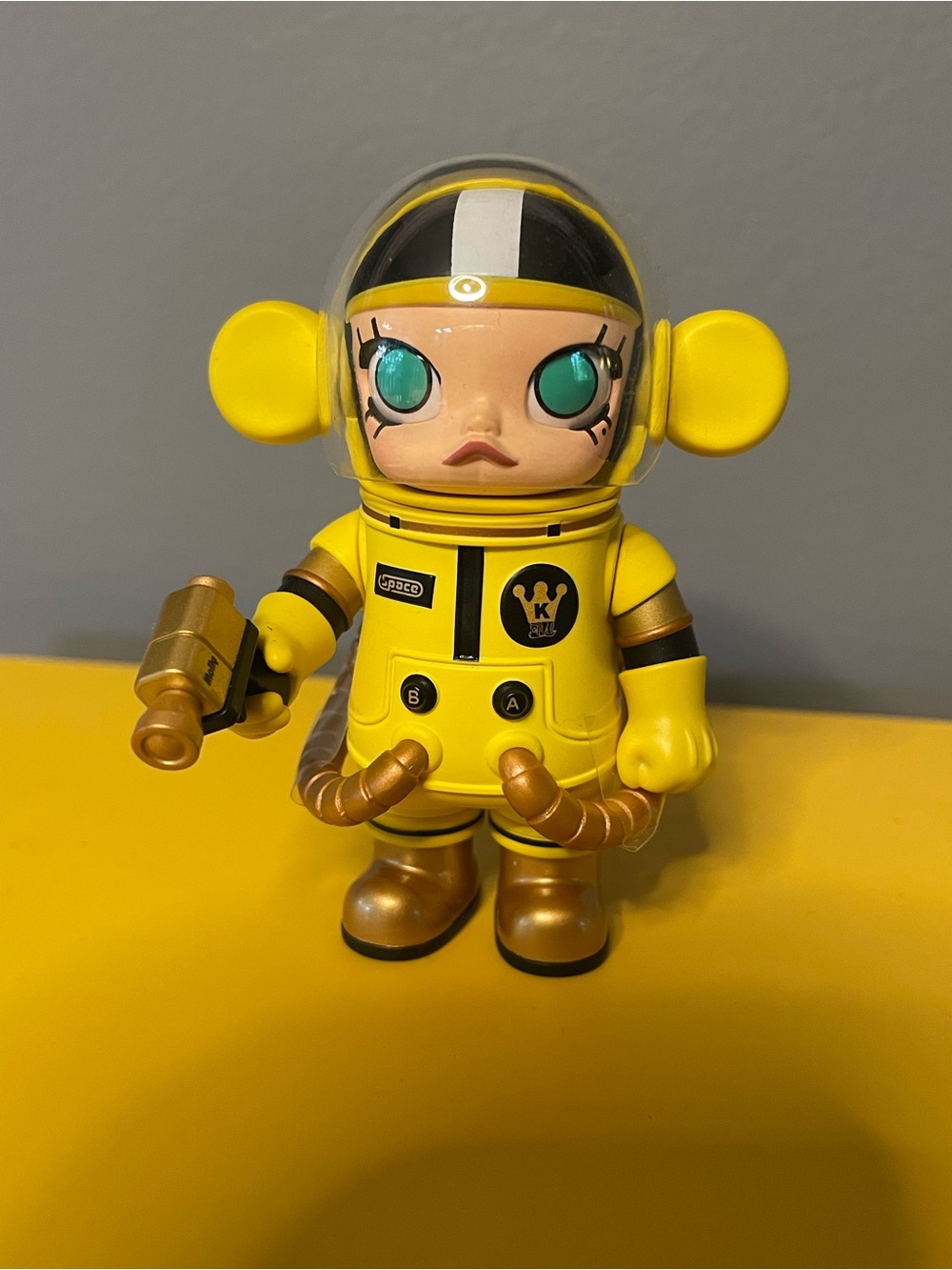 POP MART MEGA SPACE MOLLY 100% Series 2-B Banana